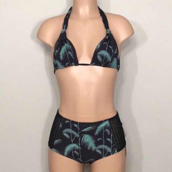 New. WILDFOX high waisted crochet bamboo bikini. Small - Picture 3 of 8